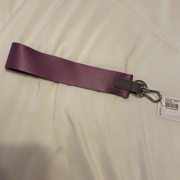 NWT lululemon neverlost keychain - Picture 3 of 4